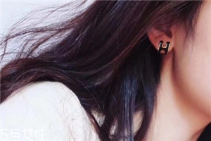 耳釘后面是圓的怎么帶？耳釘后面是圓的佩戴方法