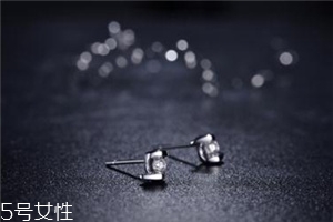 耳釘扣太緊怎么辦？耳釘扣太緊怎么取下來？