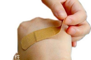 創(chuàng)可貼會(huì)留疤嗎？創(chuàng)口貼貼了能不留疤嗎？