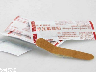 創(chuàng)可貼可以貼臉上嗎？臉上能貼創(chuàng)可貼嗎？