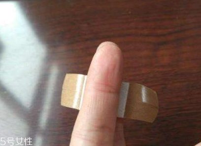 創(chuàng)可貼可以消腫嗎？創(chuàng)可貼有消腫功效嗎？