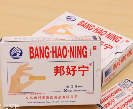 創(chuàng)可貼和肉連著怎么辦？創(chuàng)可貼連著肉怎么處理？