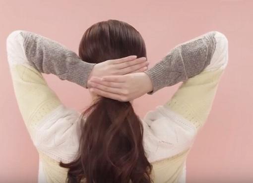 沒(méi)有橡皮筋怎么扎馬尾 不用橡皮筋扎馬尾教程 沒(méi)有橡皮筋怎么扎馬尾 不用橡皮筋扎馬尾教程