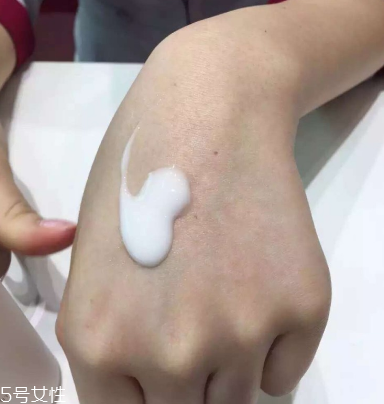 乳液可以當(dāng)妝前乳嗎？乳液當(dāng)妝前乳用好嗎？