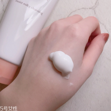 卸妝乳可以當(dāng)洗面奶用嗎？卸妝乳當(dāng)洗面奶用可以嗎？