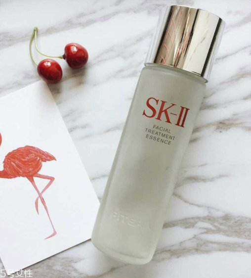 雅詩(shī)蘭黛肌底微精華和sk2神仙水哪個(gè)好？成分一樣嗎？