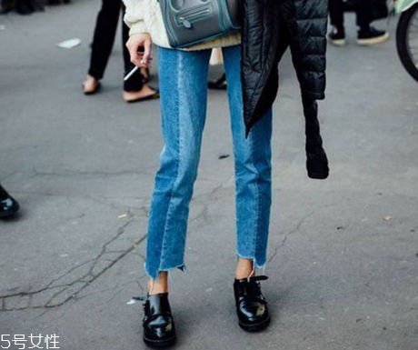 腿粗穿什么牛仔褲顯瘦？腿粗適合穿什么樣的牛仔褲？