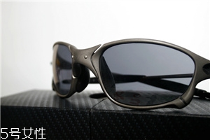 oakley是奢侈品牌嗎？歐克利屬于奢侈品嗎？