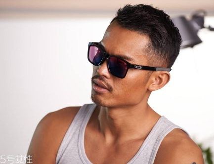oakley眼鏡多少錢？歐克利眼鏡正品價格