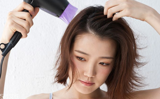 往外翹的發(fā)型怎么打造 往外翹的發(fā)型圖片 往外翹的發(fā)型怎么打造 往外翹的發(fā)型圖片