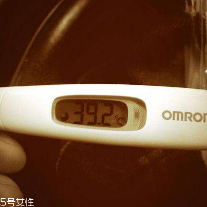 體溫計是熱脹冷縮嗎？體溫計原理