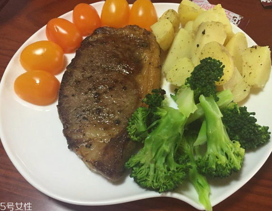 西冷牛排有肥肉嗎？西冷牛排是瘦肉嗎？