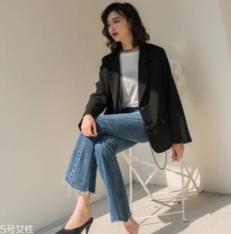 喇叭褲怎么搭配顯腿長(zhǎng)？喇叭褲怎么穿顯高？