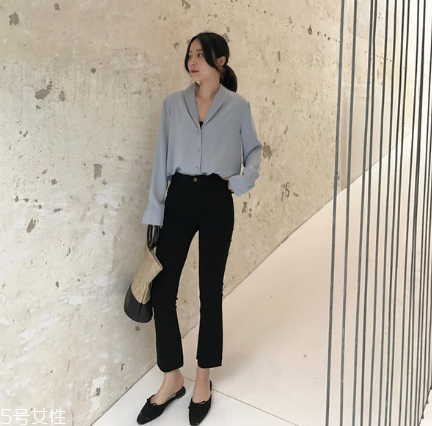 喇叭褲怎么搭配顯腿長(zhǎng)？喇叭褲怎么穿顯高？