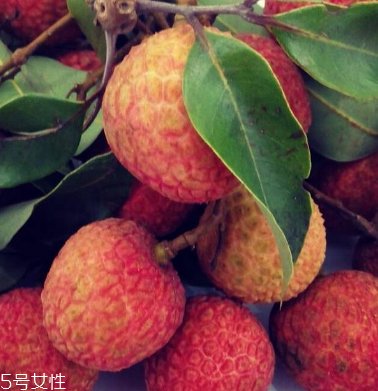 荔枝食用方法 荔枝怎么吃不上火？
