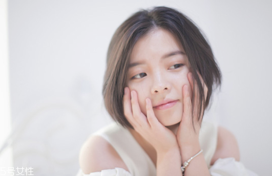 安瓶能代替精華嗎 安瓶和精華能同時用嗎 安瓶能代替精華嗎 安瓶和精華能同時用嗎