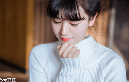 安瓶能代替精華嗎 安瓶和精華能同時用嗎 安瓶能代替精華嗎 安瓶和精華能同時用嗎