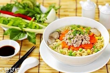 方便面加牛奶好吃嗎？牛奶方便面是黑暗料理嗎？