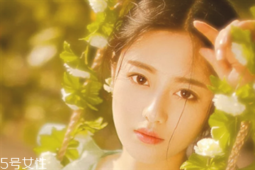 美白精華可以長(zhǎng)期用嗎 美白精華多久用一次比較好