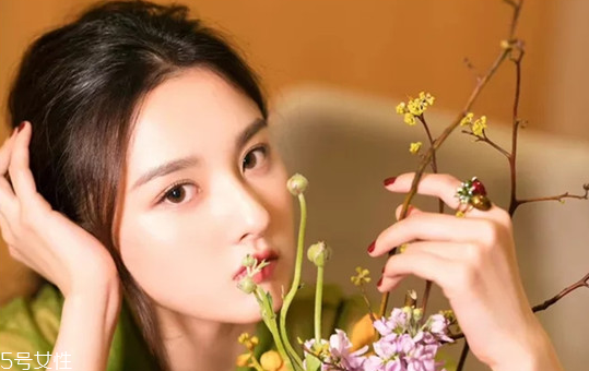 美白精華可以長(zhǎng)期用嗎 美白精華多久用一次比較好