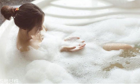 沐浴露洗不干凈有害嗎 沐浴露洗不干凈會怎樣 沐浴露洗不干凈有害嗎 沐浴露洗不干凈會怎樣
