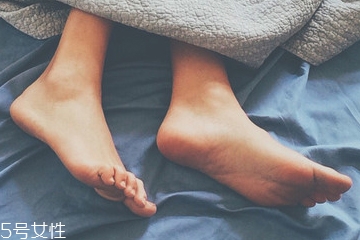 腿部水腫怎么消除最快 簡單有效4步驟拯救久站族 腿部水腫怎么消除最快 簡單有效4步驟拯救久站族