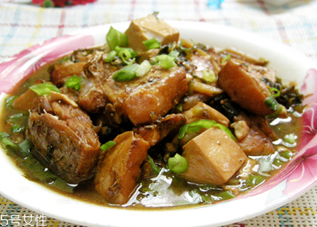 青魚肚子里有蝦能吃嗎？青魚吃蝦嗎？