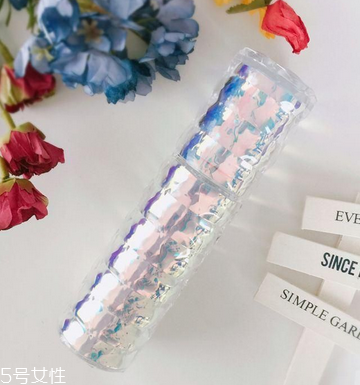 精華液二十歲能用嗎？適合二十歲用的精華液