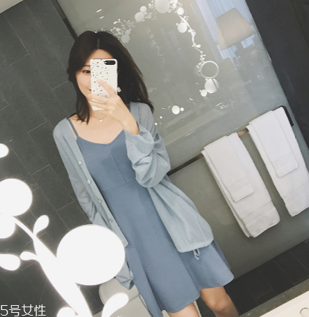 黃皮適合什么顏色裙子？什么顏色裙子適合黃皮女生？