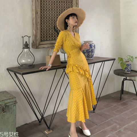 黃皮適合什么顏色裙子？什么顏色裙子適合黃皮女生？