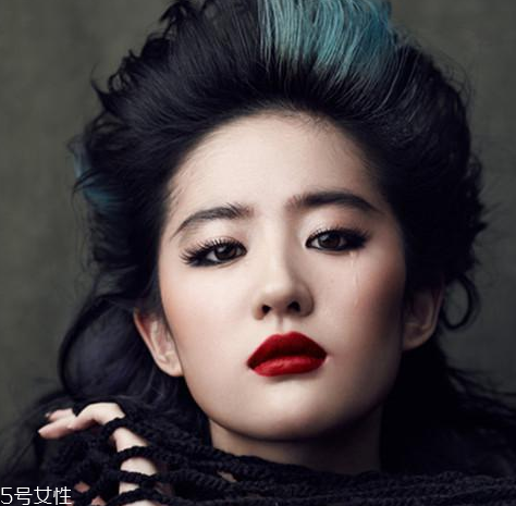 紫外光中毒妝怎么畫(huà) 酷炫暗黑風(fēng)中毒妝教程