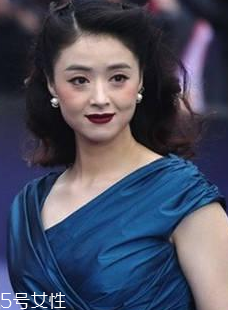紫外光中毒妝怎么畫(huà) 酷炫暗黑風(fēng)中毒妝教程