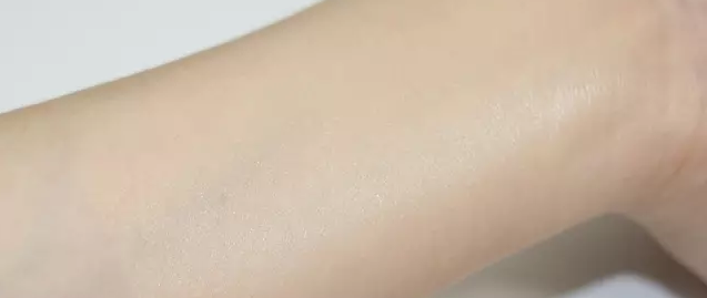 雅詩蘭黛和蘭蔻粉底哪個(gè)好？