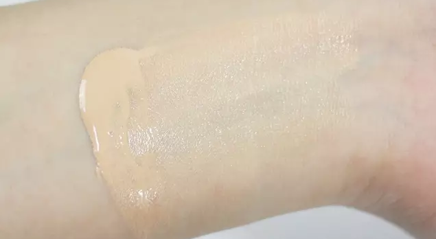 雅詩蘭黛和蘭蔻粉底哪個(gè)好？