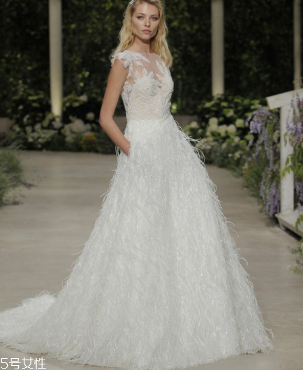 婚紗可以配涼鞋嗎？婚紗搭配涼鞋可以嗎？