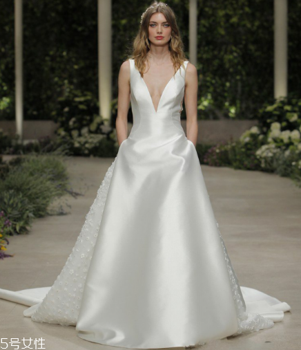 婚紗可以配涼鞋嗎？婚紗搭配涼鞋可以嗎？