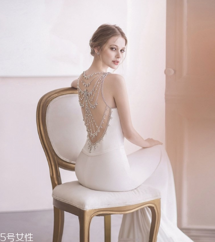 婚紗是男方買還是女方買？婚紗應(yīng)該哪一方買？