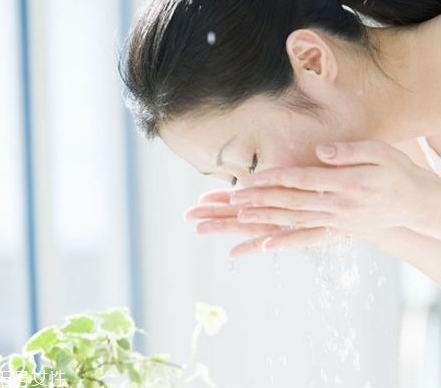敏感肌能用洗面奶嗎？適合敏感肌用的洗面奶