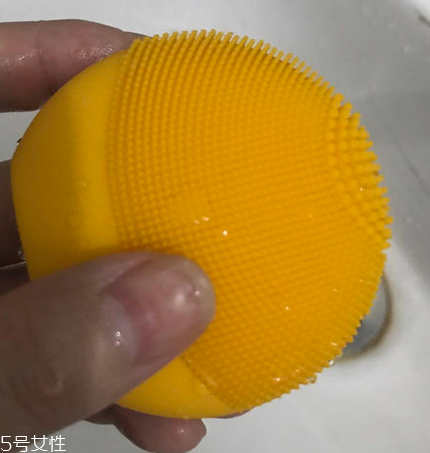 敏感肌能用潔面儀嗎？敏感肌適合用潔面儀嗎？