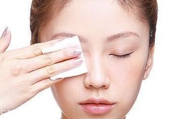 敏感肌用卸妝水還是卸妝油？