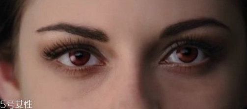 青紫色黑眼圈怎么遮瑕 青紫色黑眼圈用什么顏色遮瑕膏 青紫色黑眼圈怎么遮瑕 青紫色黑眼圈用什么顏色遮瑕膏