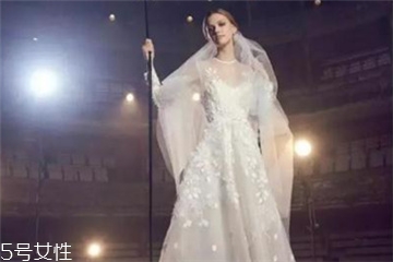 婚紗什么顏色好？婚紗買哪種顏色好？