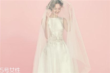 婚紗上的紅酒怎么處理？婚紗沾上紅酒怎么洗掉？