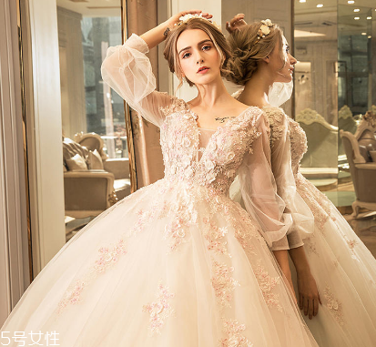 婚紗上的口紅怎么處理？婚紗蹭上口紅能洗掉嗎？