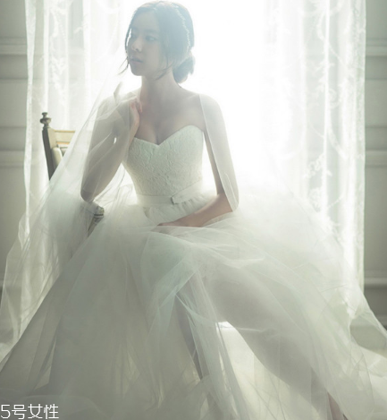 婚紗上的膠如何清洗？婚紗上有膠怎么洗？