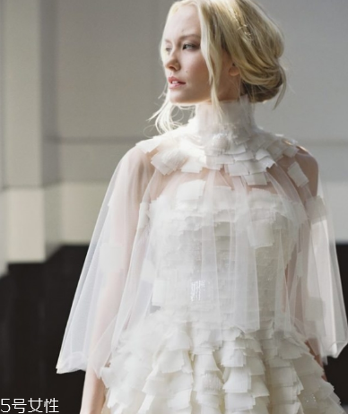 婚紗上面的機(jī)油怎么洗？婚紗沾上機(jī)油用什么洗？