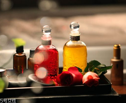 油皮能用精油嗎？精油適合油皮用嗎？