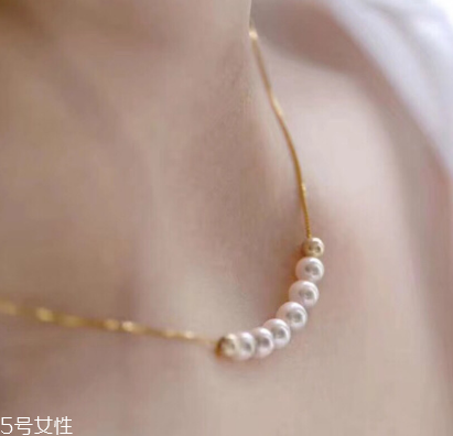 珍珠項(xiàng)鏈能戴著洗澡嗎？珍珠項(xiàng)鏈洗澡要摘下嗎？