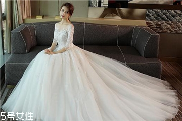 婚紗里面穿絲襪嗎？穿婚紗要穿絲襪嗎？