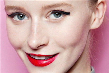 唇膏怎樣涂不掉色 怎么讓唇膏不掉色 唇膏怎樣涂不掉色 怎么讓唇膏不掉色